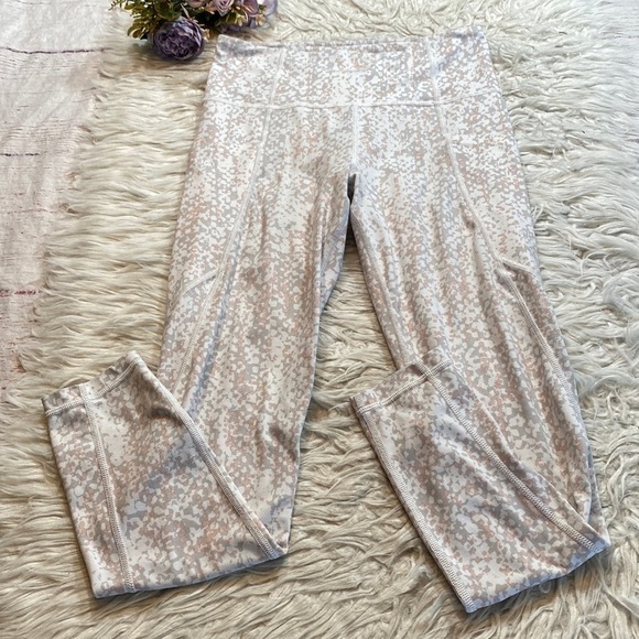 Athleta Salutation Stash Pocket Serpent Tight Leggings White sz S - Picture 2 of 10